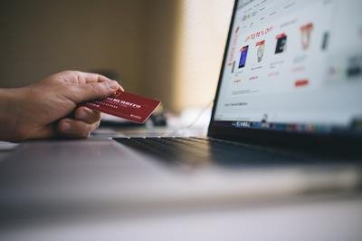 e-commerce ERP - laptop and credit card