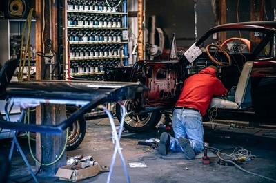Small business ERP - mechanic in workshop